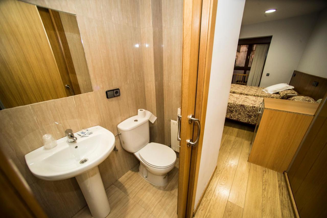Hostal Caballeros Сорія Екстер'єр фото