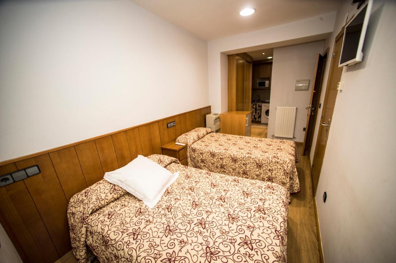Hostal Caballeros Сорія Екстер'єр фото