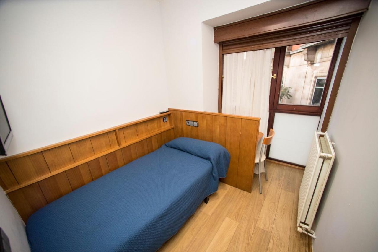 Hostal Caballeros Сорія Номер фото