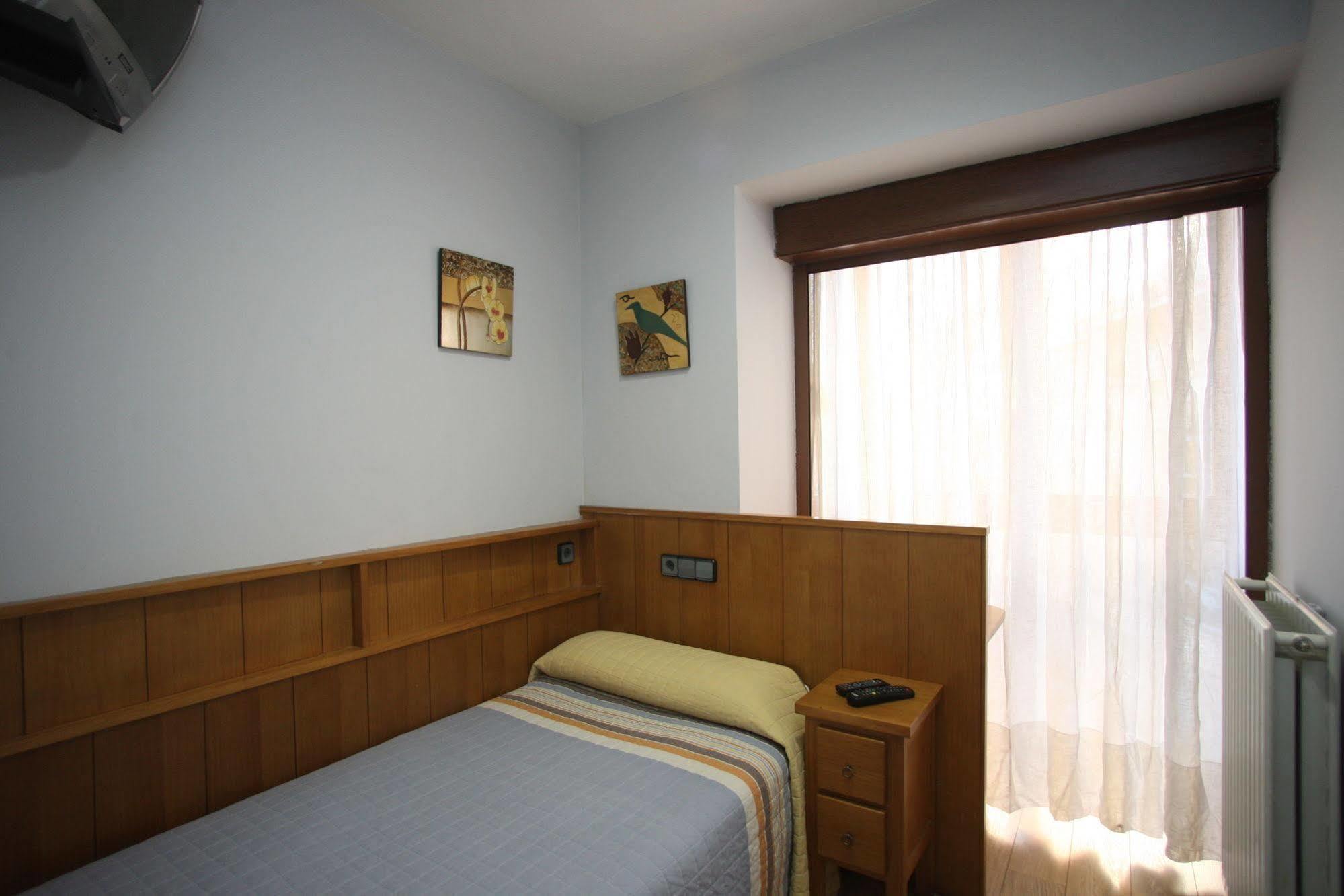 Hostal Caballeros Сорія Екстер'єр фото