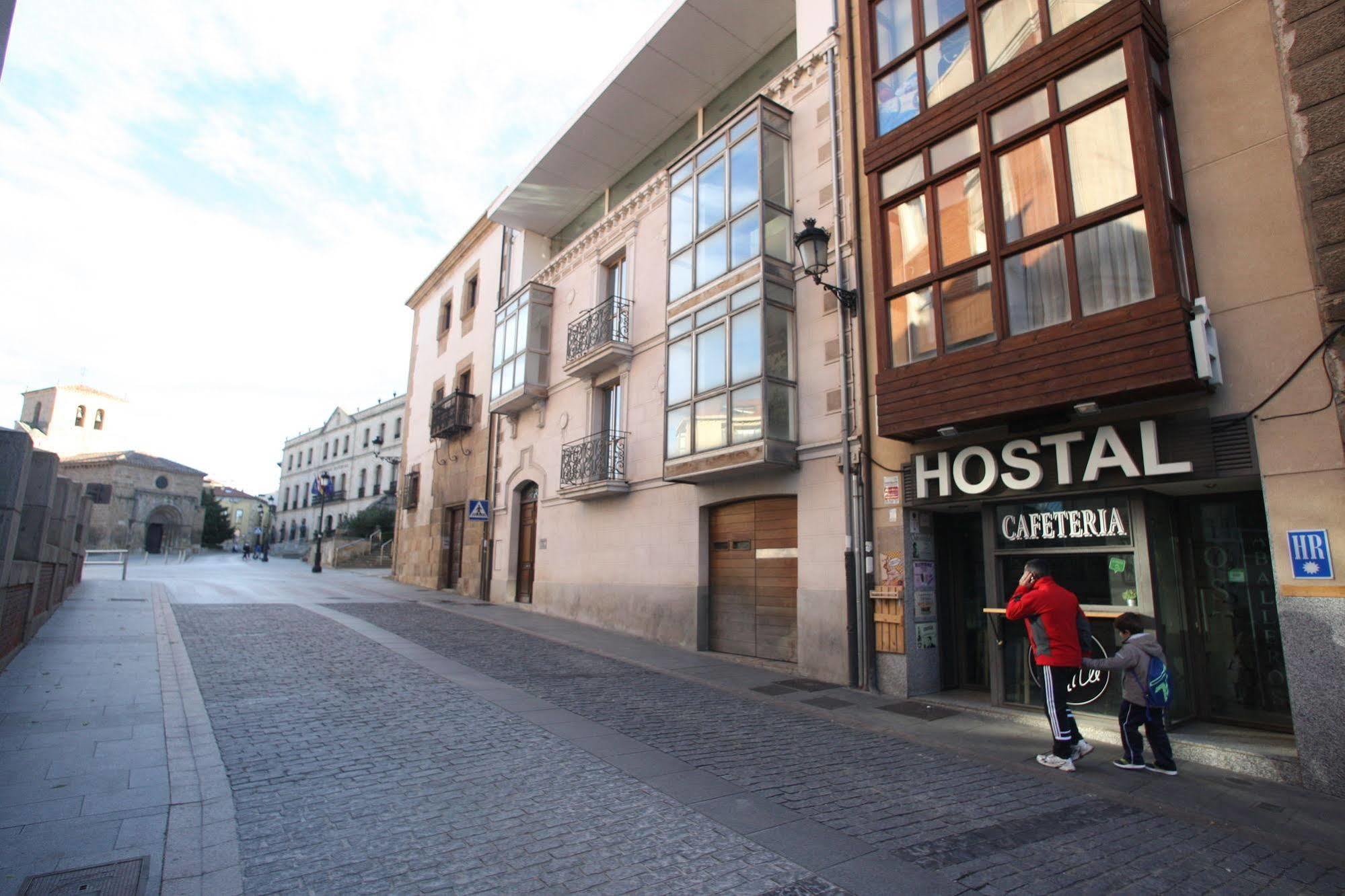 Hostal Caballeros Сорія Екстер'єр фото