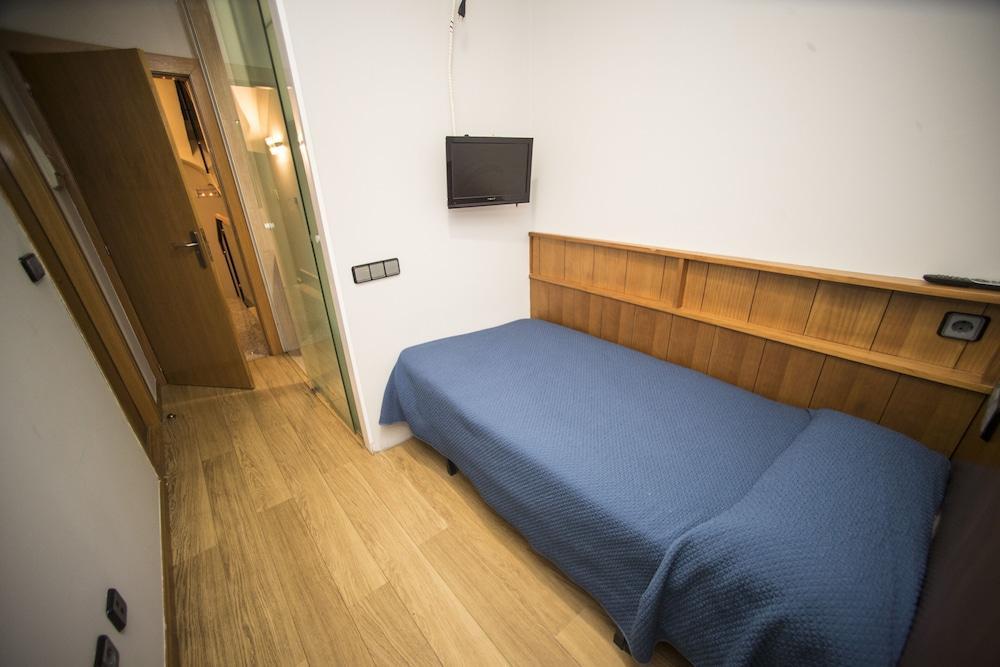 Hostal Caballeros Сорія Екстер'єр фото